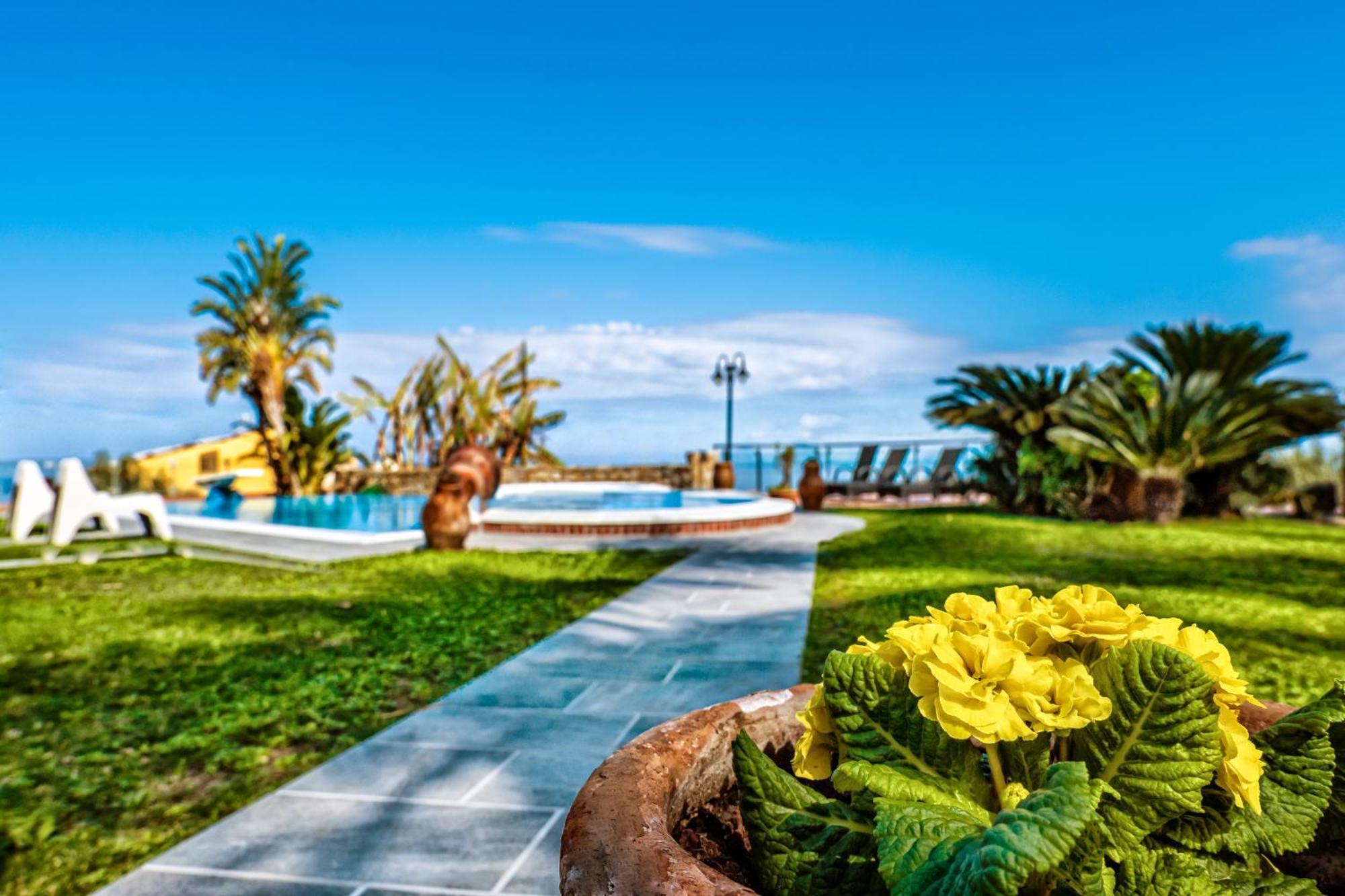 B&B Villa Bency Capo d'Orlando Bagian luar foto