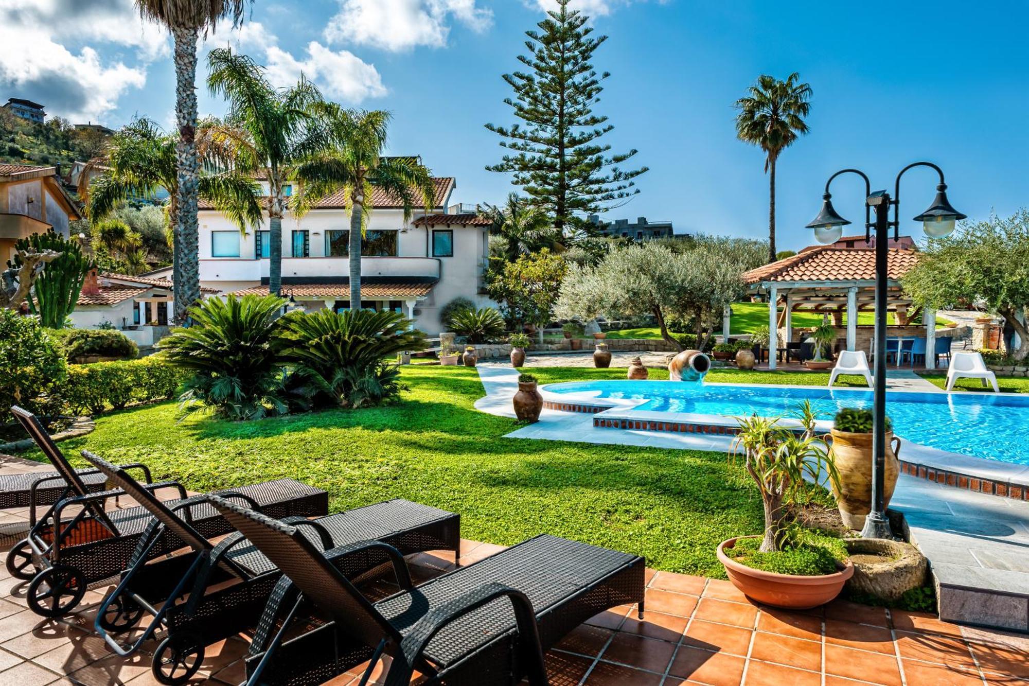 B&B Villa Bency Capo d'Orlando Bagian luar foto