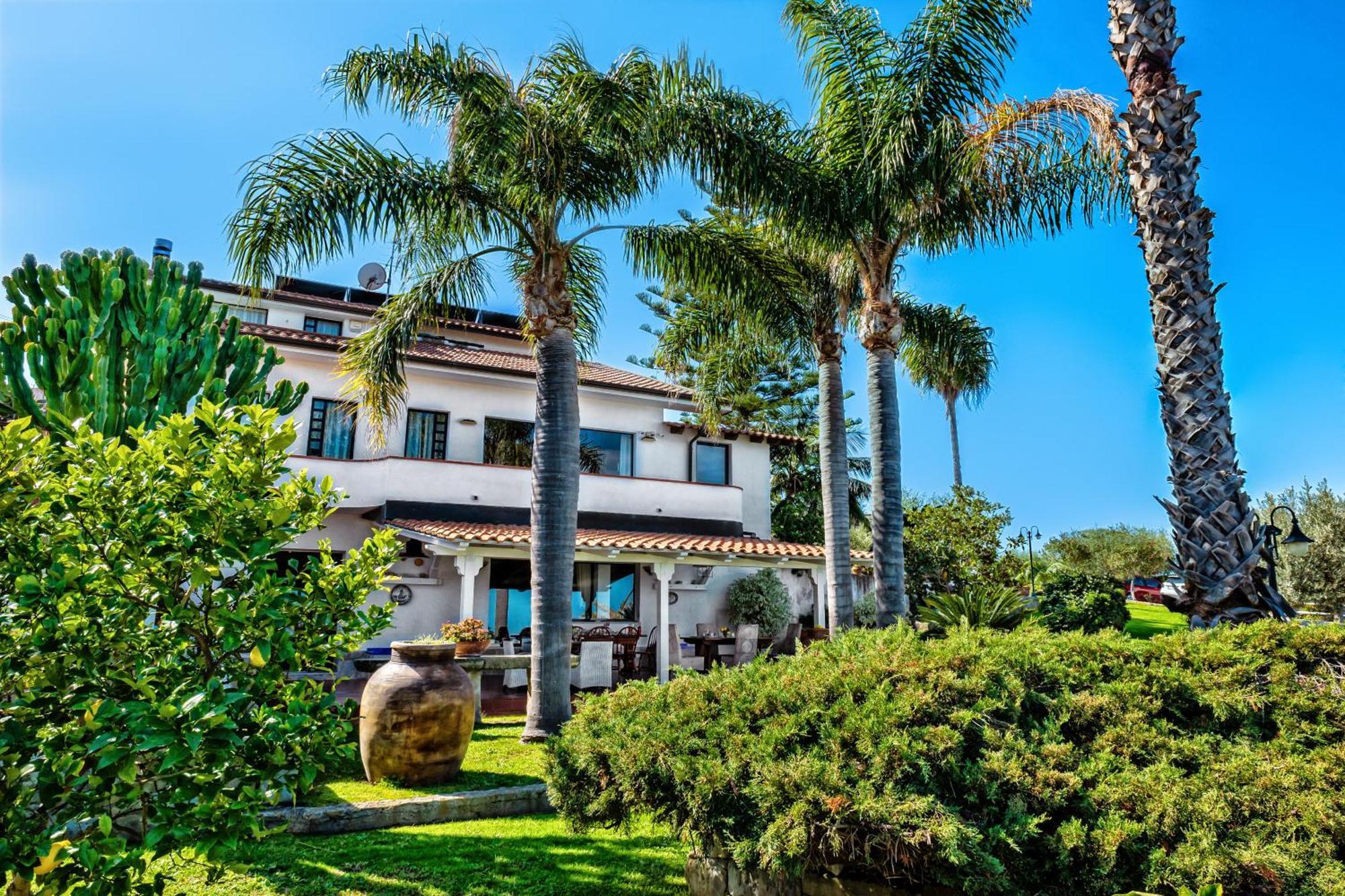 B&B Villa Bency Capo d'Orlando Bagian luar foto