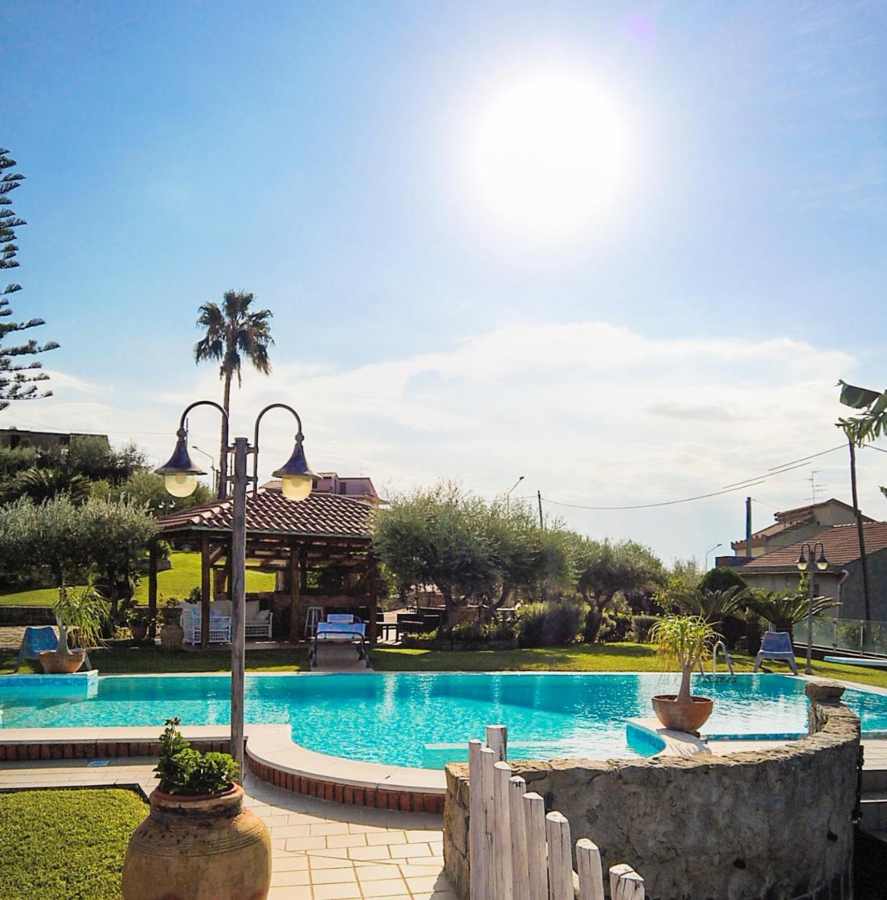 B&B Villa Bency Capo d'Orlando Bagian luar foto